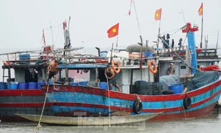 Huế gấp rút thông báo tàu thuyền tìm nơi trú ẩn an toàn do thời tiết nguy hiểm