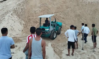 Học sinh lớp 7 tử vong do bị đồi cát vùi lấp ở Thừa Thiên-Huế