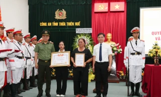 Trao bằng Tổ quốc ghi công đối với liệt sĩ Trung tá công an hy sinh khi làm nhiệm vụ tại Huế