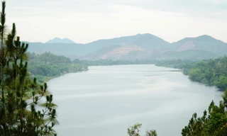 Từ đồi Vọng Cảnh nhìn lên phía thượng nguồn sông Hương