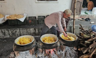 Làng nghề đặc sản 'tiến vua' trứ danh xứ Huế rộn ràng vụ Tết