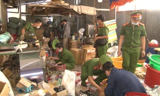 Công an TP Huế thu giữ hàng vạn sản phẩm phụ tùng mô tô, xe gắn máy giả thương hiệu Honda, Yamaha