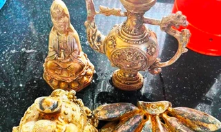 Truy tìm kẻ lừa bán cổ vật dỏm cho người dân miền núi