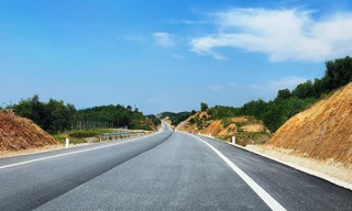 Nhìn gần cao tốc hơn 7.600 tỷ đồng vừa 'lỗi hẹn' thông xe 