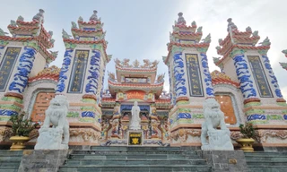 Choáng ngợp khu lăng mộ 4 tỷ đồng của đôi vợ chồng còn sống tại Thừa Thiên-Huế