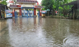 Nhiều vùng còn ngập lụt, hàng nghìn học sinh tại Thừa Thiên-Huế chưa thể đến trường