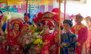 Độc đáo nghi thức rước Thánh Mẫu bằng thuyền rồng trên sông Hương