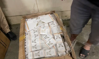 Phát hiện xe khách chở nhiều hàng hóa ‘cấm nhập’ lưu thông qua Huế