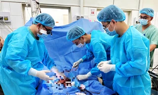 Dùng kỹ thuật tim phổi nhân tạo cứu bé trai mắc căn bệnh 'tử thần'