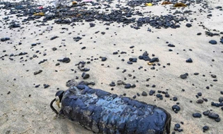 Nước biển tại Huế ra sao sau sự cố hàng trăm tấn dầu vón cục dạt bờ?