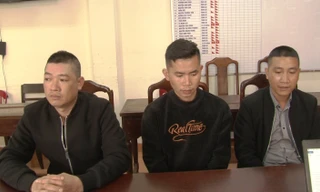 Bắt giữ ba đối tượng chém người trọng thương trong sau trận ẩu đả trước quán bar