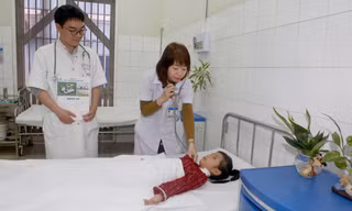 Huế: Dùng máy tim phổi nhân tạo cứu bệnh nhi nguy kịch