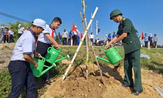 Hưởng ứng mô hình Đoạn đường sắt ông cháu cùng chăm