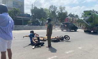 Xót xa người mẹ khóc ngất bên thi thể con gái 10 tuổi bị tai nạn tử vong