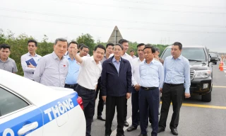 Phương tiện tăng nhanh so dự báo thiết kế, tuyến cao tốc Cam Lộ - La Sơn cần mở rộng 4 làn xe 