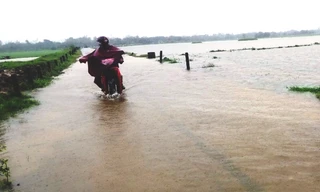 Cùng vợ vượt đập tràn về quê ăn giỗ, người chồng bị nước cuốn tử vong