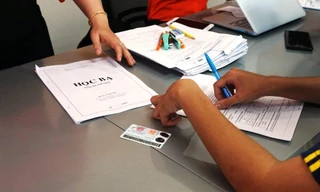 Sở GD&ĐT tỉnh TT-Huế vừa có văn bản yêu cầu các phòng GD&ĐT chấn chỉnh tình trạng chậm giao trả học bạ cho học sinh học xong THCS xảy ra ở một số trường học