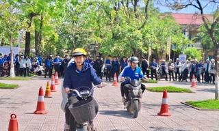 Thanh niên Huế hưởng ứng ngày hội văn hóa giao thông 