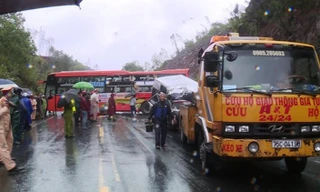 TT-Huế kiểm tra, yêu cầu xử lý ‘mối nguy’ dọc Quốc lộ 1