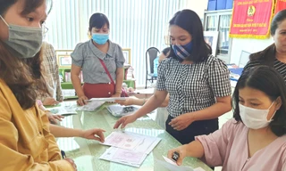 Phòng GD&ĐT TP Huế khẩn trương các thủ tục bàn giao con dấu về cho các trường sáp nhập từ chiều muộn 22 và sáng 23/7