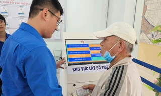 Bất ngờ kết quả giải quyết thủ tục nhanh ngày đầu chính quyền địa phương hai cấp tại Huế