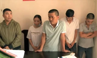 Nhóm đối tượng lừa đảo vừa bị khởi tố.