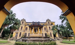 Chính phủ Pháp tài trợ tu bổ mái tòa lâu đài - nơi gia đình cựu hoàng triều Nguyễn từng sinh sống