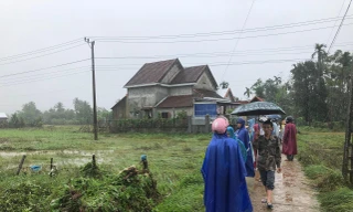 TT-Huế: Hai cậu cháu mất tích trên đường từ trường về nhà, nghi bị nước lũ cuốn trôi