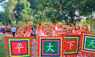 Khám phá hương xưa làng cổ xứ Huế, xem múa hát 'Thiên hạ thái bình'