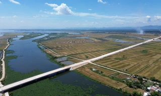 Hình hài tuyến đường cứu hộ 770 tỷ bị 'ngâm' suốt 12 năm 