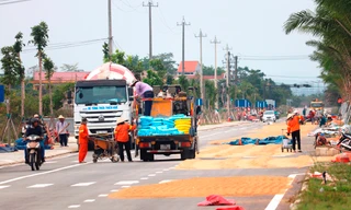 Dân đua nhau 'chiếm' đường hơn 370 tỷ đồng làm sân phơi lúa