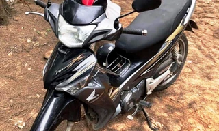 Xe máy ‘bốc hơi’ bánh trước sau 10 phút dựng trong rừng dương ven biển