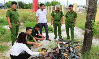 Tiêu hủy lượng lớn súng, đạn