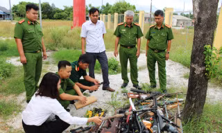 Tiêu hủy lượng lớn súng, đạn