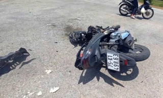 Bị ô tô tải kéo lê trên đường, người phụ nữ đi xe máy tử vong 