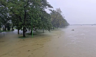 Thừa Thiên-Huế cảnh báo lũ báo động cấp 3 trên sông Hương