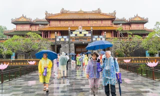 Thực hư chuyện ‘không xem được ngai vàng’, du khách Thái Lan chụp ảnh trước Ngọ môn Huế rồi ra về