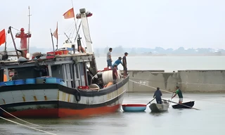 Thừa Thiên-Huế xuất hiện mưa lớn, còn 20 tàu thuyền hoạt động trên biển