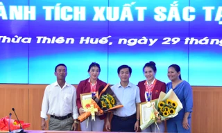 TT-Huế tuyên dương hai 'cô gái vàng’ cùng HLV, VĐV đạt thành tích xuất sắc tại SEA Games 32