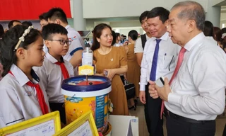 Lan tỏa cổ phục Huế và phần mềm giám sát thi cử: Sản phẩm sáng tạo tiêu biểu của thanh thiếu nhi Huế năm 2024