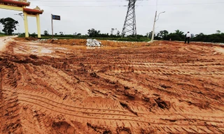 Chi 16 tỷ đồng làm đường đô thị, sau 2 năm vẫn là bãi lầy