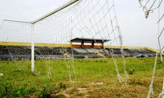 Xót xa công trình văn hóa thể thao hàng chục tỷ thành nơi thả bò