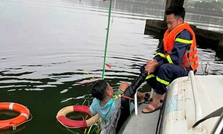 Công an Huế kịp thời cứu người đàn ông nhảy sông Hương tự tử