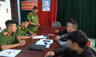 Từ nhóm rải tờ rơi, phát hiện ổ nhóm cho vay lãi nặng 243%/năm