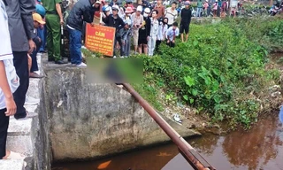 Phát hiện thi thể nam thanh niên cạnh mương nước cùng xe máy