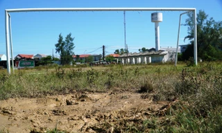 Huế: Công trình văn hóa thể thao hàng chục tỷ để hoang cho... bò vào gặm cỏ