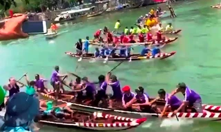 Trao giải ‘fair play’ cho đội đua dùng mái chèo phang đội bạn ngã xuống sông