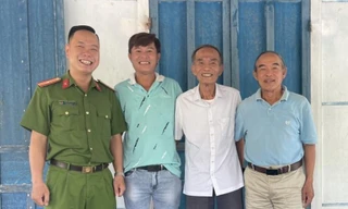 Hai cha con tìm được nhau sau gần 50 năm xa cách