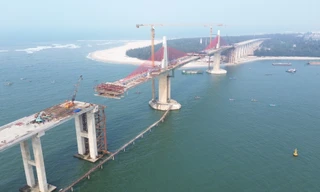 Lộ diện cầu vượt cửa biển dài nhất miền Trung sắp về đích