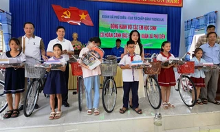 Trẻ nghèo TT-Huế bất ngờ nhận quà trong lễ Quốc khánh 2/9